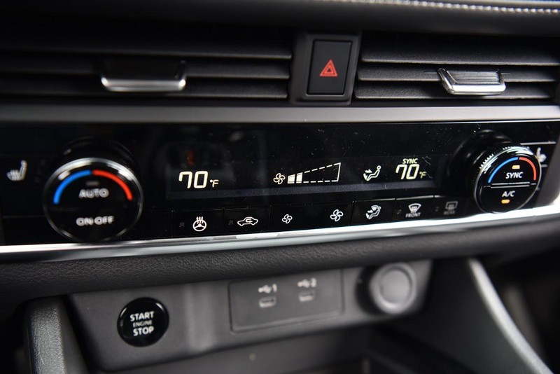 Nissan Rogue Vehicle Image 13