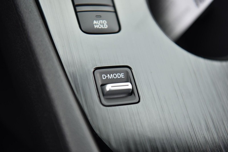 Nissan Rogue Vehicle Image 15