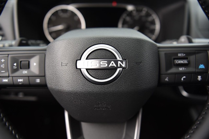 Nissan Rogue Vehicle Image 17