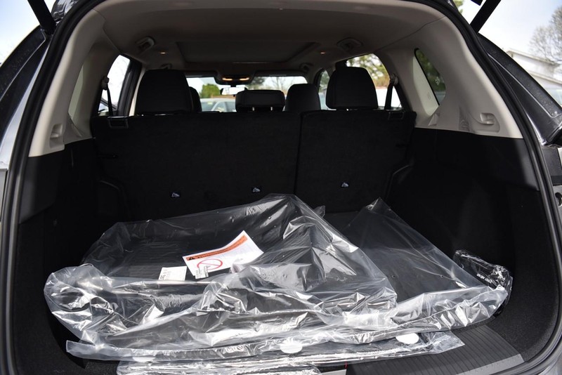 Nissan Rogue Vehicle Image 23