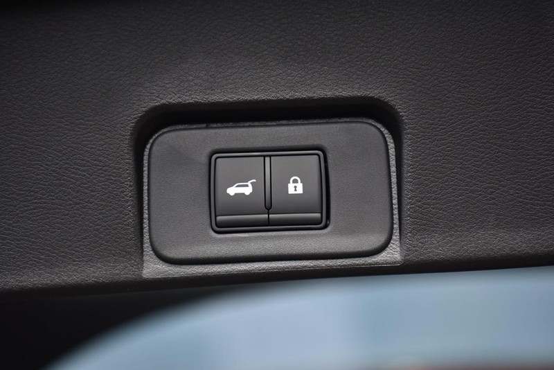 Nissan Rogue Vehicle Image 24