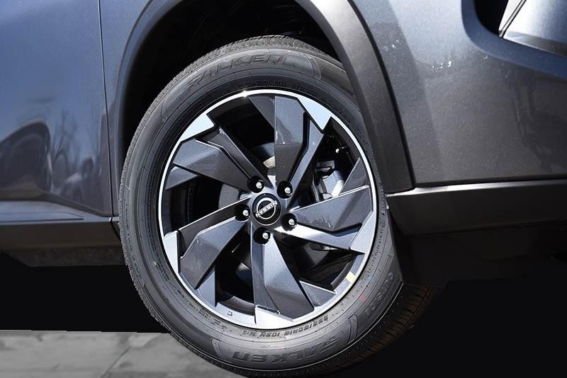 Nissan Rogue Vehicle Image 03