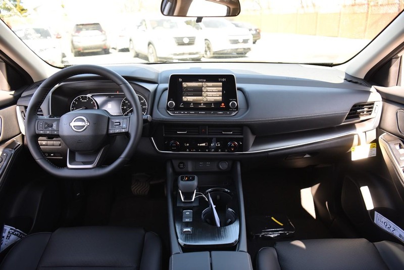 Nissan Rogue Vehicle Image 07