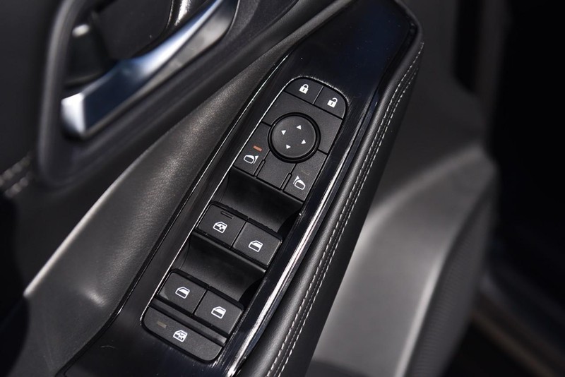 Nissan Rogue Vehicle Image 08