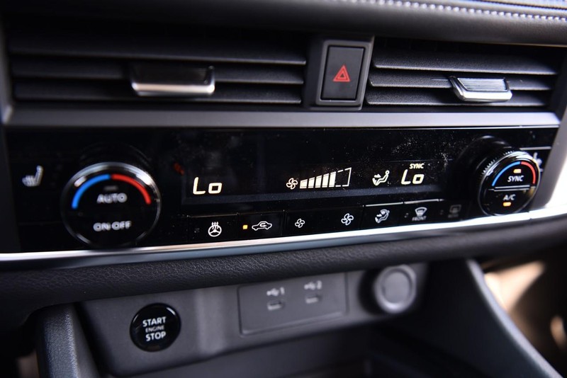 Nissan Rogue Vehicle Image 13