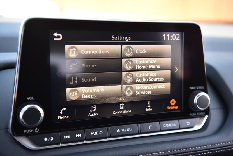Nissan Rogue Vehicle Image 16