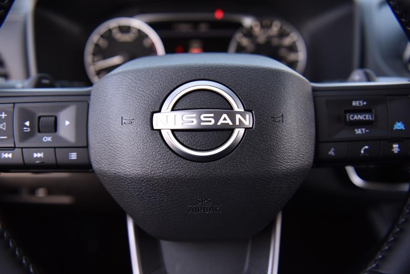 Nissan Rogue Vehicle Image 17