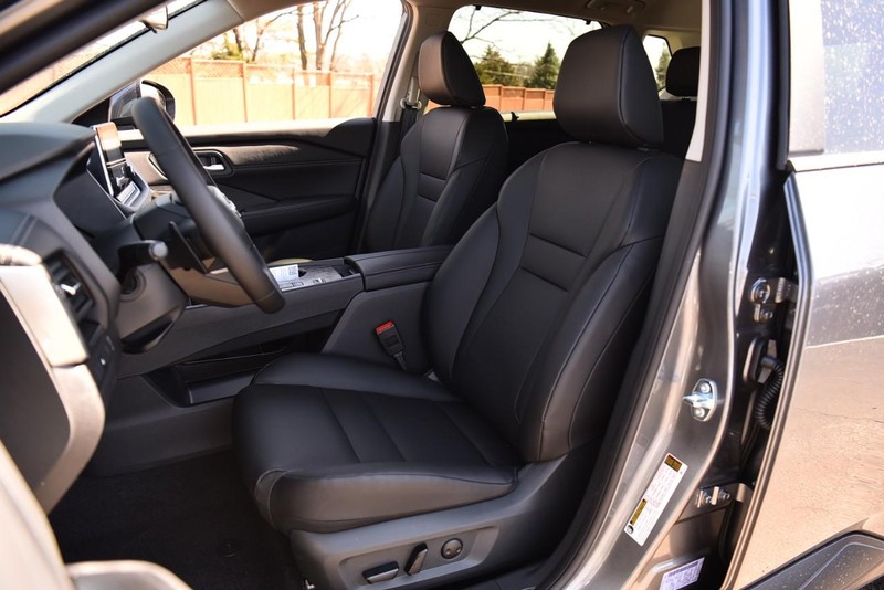 Nissan Rogue Vehicle Image 18
