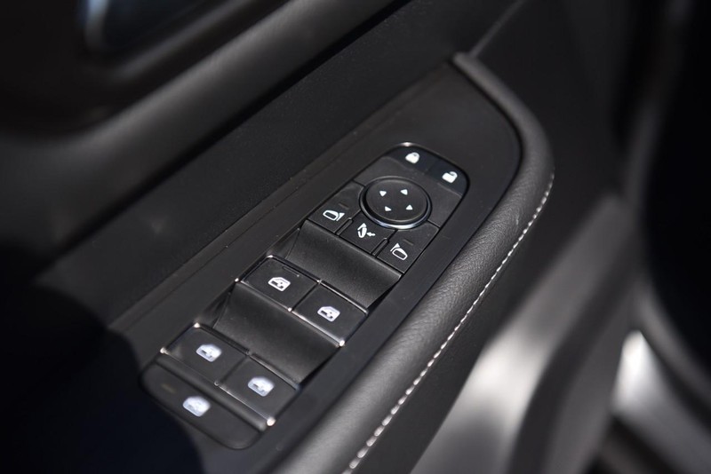 Nissan Armada Vehicle Image 09