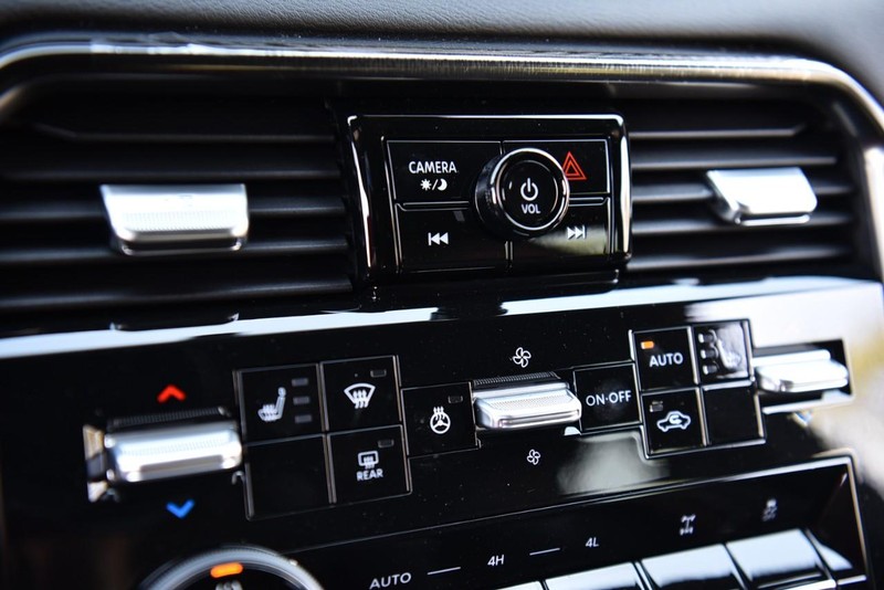 Nissan Armada Vehicle Image 16