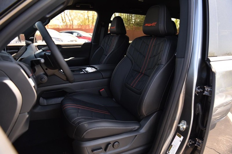 Nissan Armada Vehicle Image 26