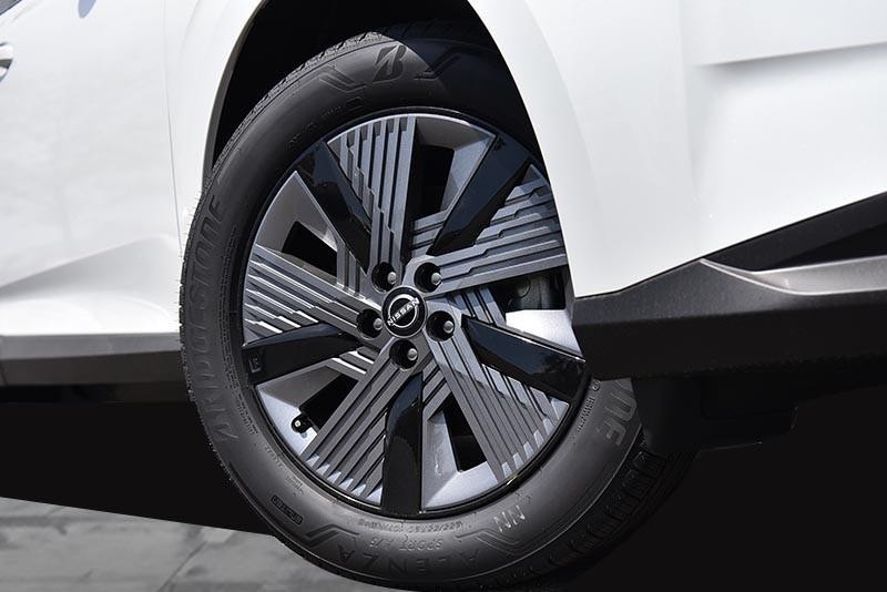 Nissan Murano Vehicle Image 03
