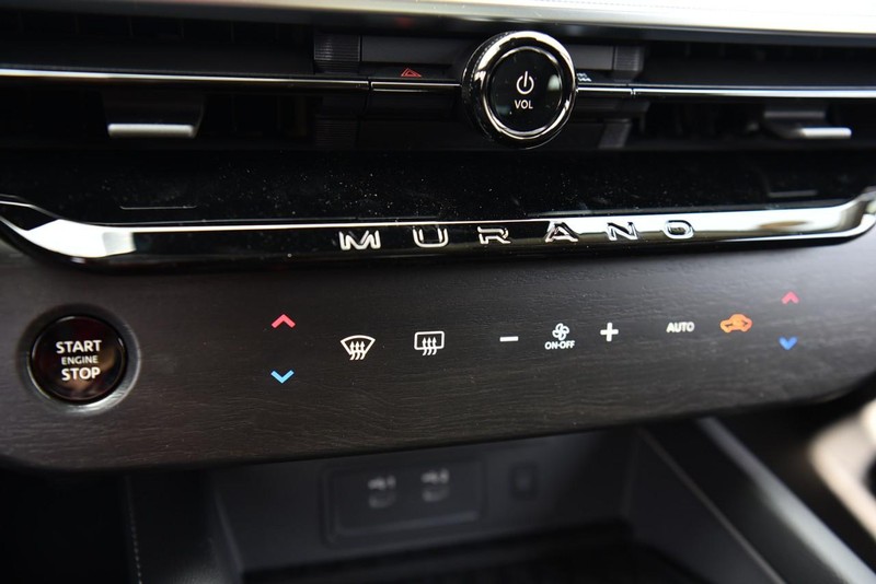Nissan Murano Vehicle Image 15