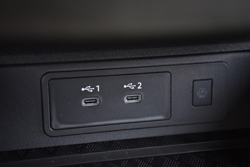 Nissan Murano Vehicle Image 16