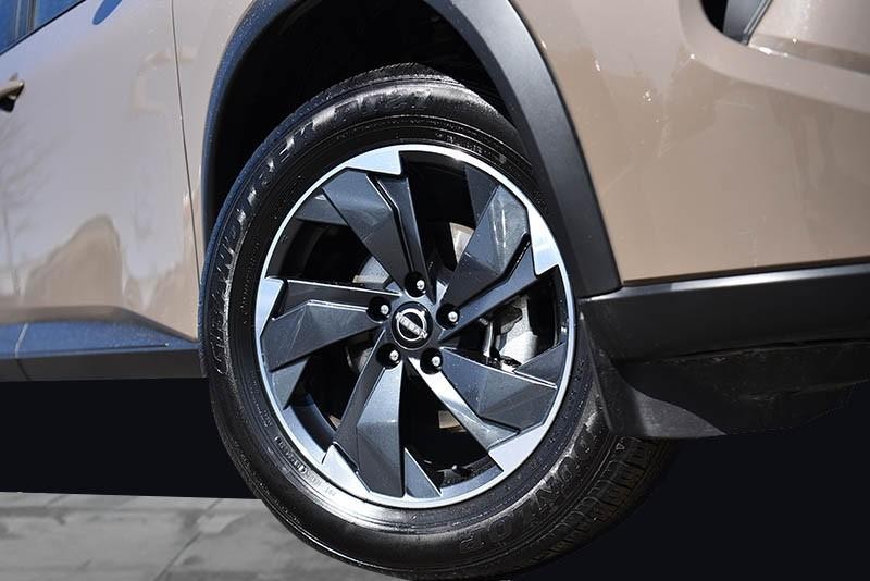 Nissan Rogue Vehicle Image 03