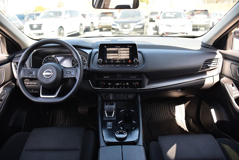 Nissan Rogue Vehicle Image 07