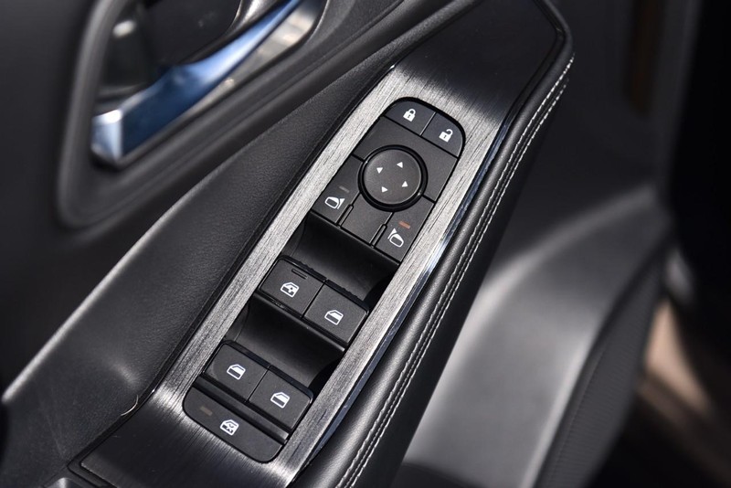 Nissan Rogue Vehicle Image 08