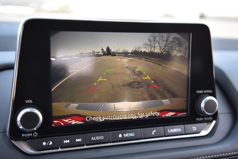 Nissan Rogue Vehicle Image 12