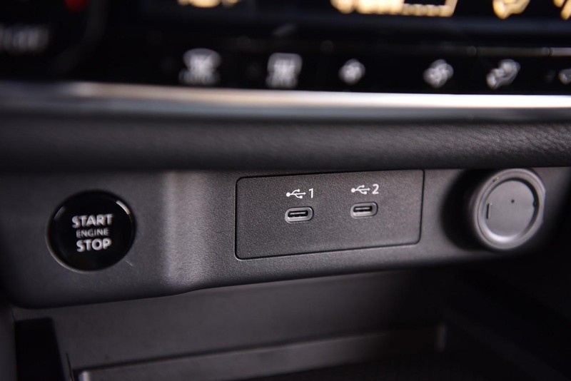 Nissan Rogue Vehicle Image 14