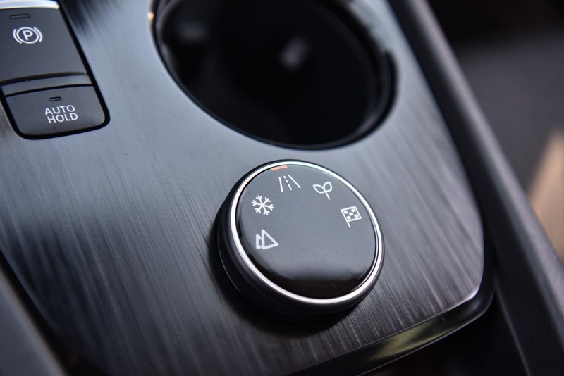 Nissan Rogue Vehicle Image 15
