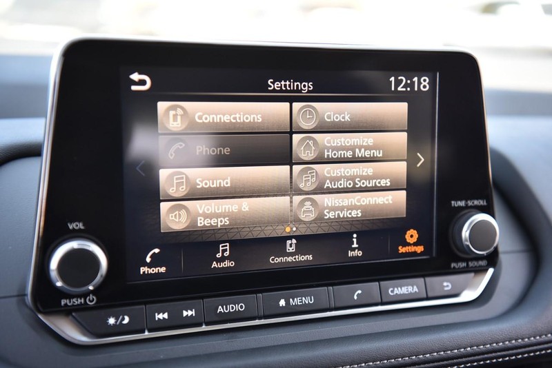 Nissan Rogue Vehicle Image 16