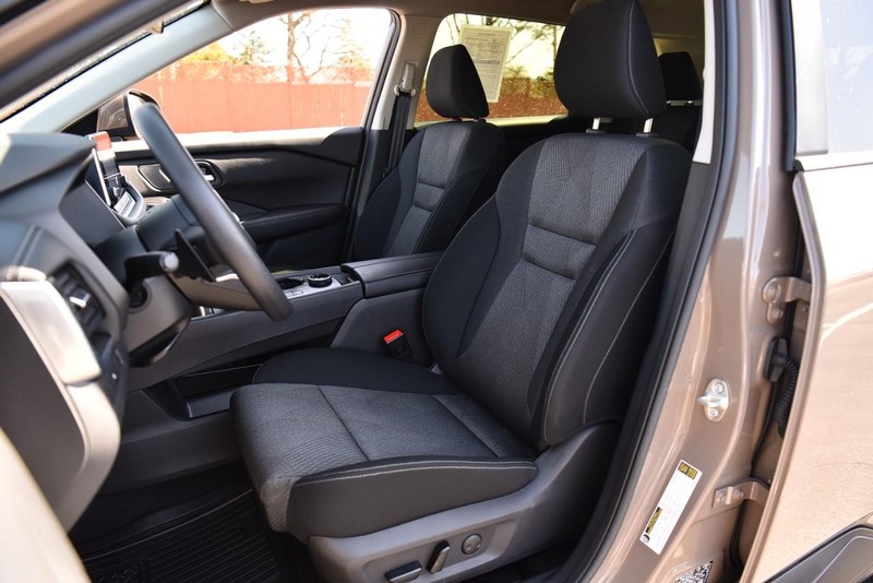 Nissan Rogue Vehicle Image 18
