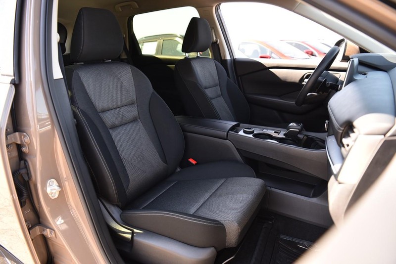 Nissan Rogue Vehicle Image 19