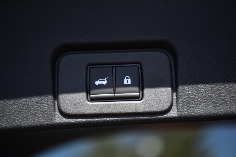 Nissan Rogue Vehicle Image 24