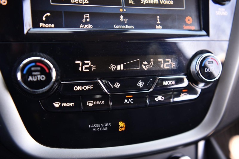 Nissan Murano Vehicle Image 14