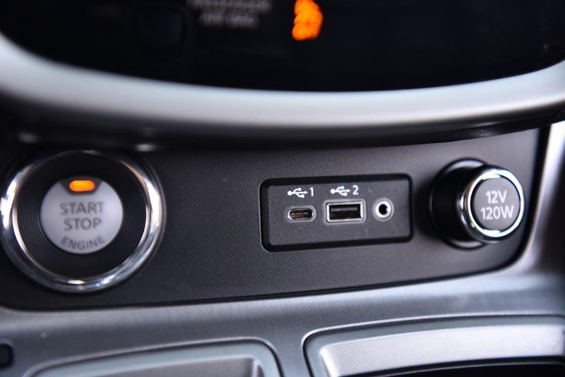 Nissan Murano Vehicle Image 15