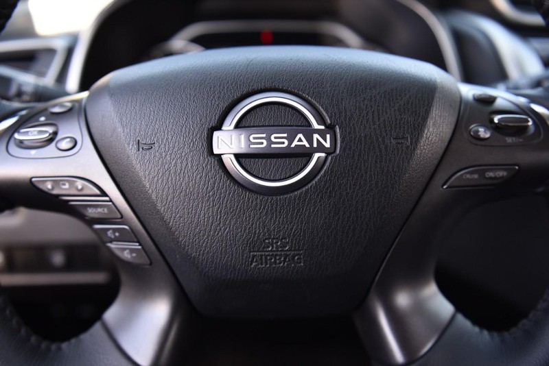 Nissan Murano Vehicle Image 18
