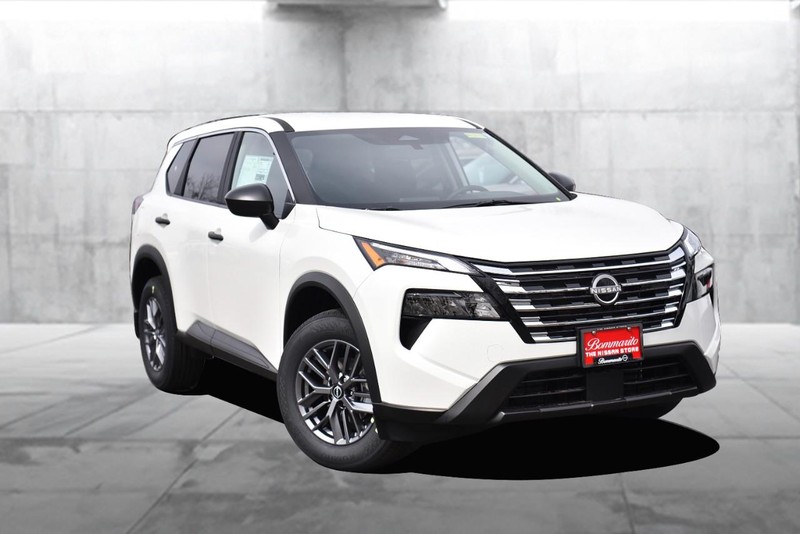Nissan Rogue Vehicle Image 02