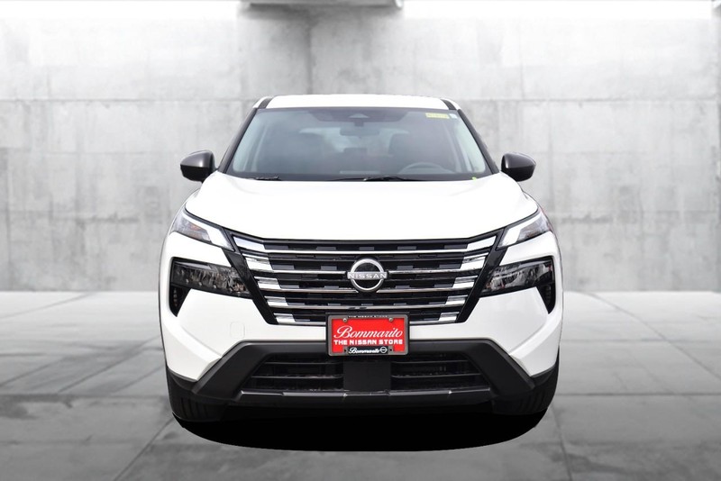 Nissan Rogue Vehicle Image 04