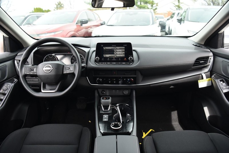 Nissan Rogue Vehicle Image 07