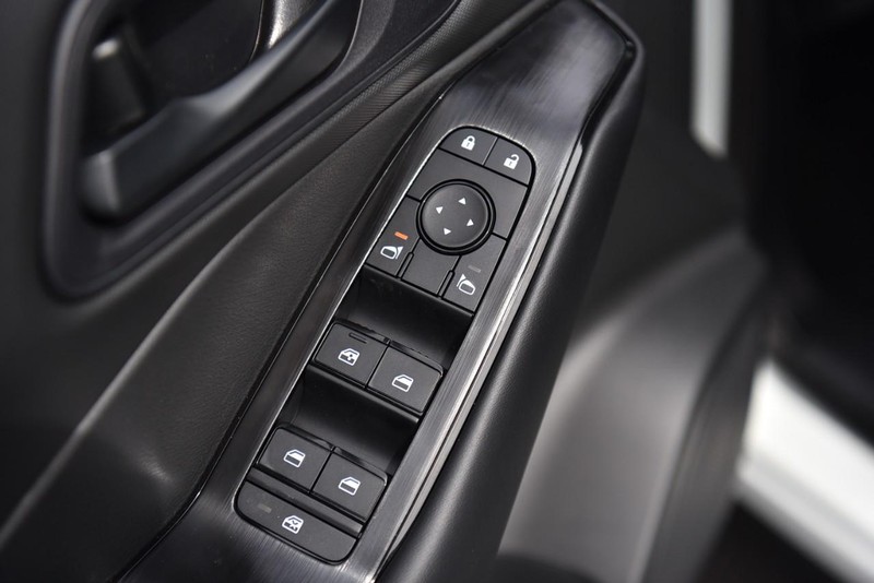 Nissan Rogue Vehicle Image 08
