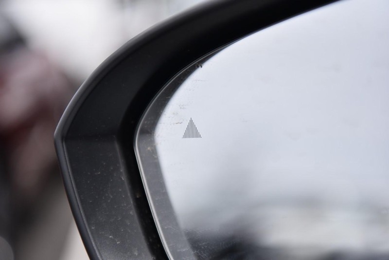 Nissan Rogue Vehicle Image 09