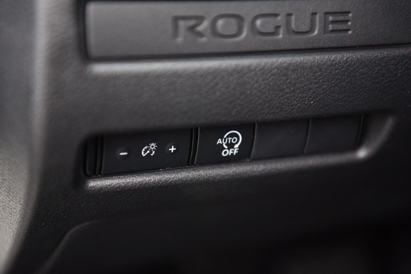 Nissan Rogue Vehicle Image 10