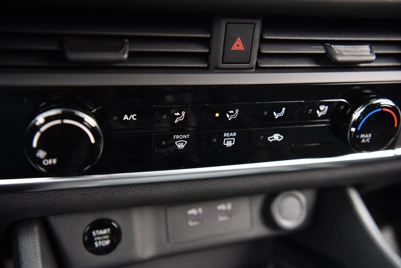 Nissan Rogue Vehicle Image 13