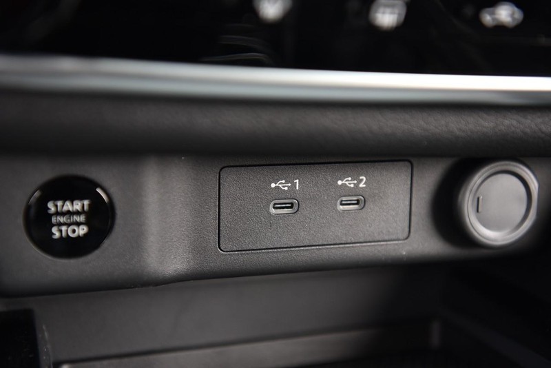 Nissan Rogue Vehicle Image 14
