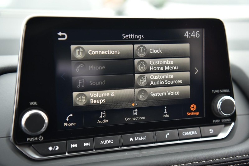 Nissan Rogue Vehicle Image 16
