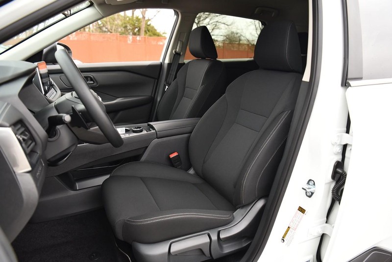 Nissan Rogue Vehicle Image 18
