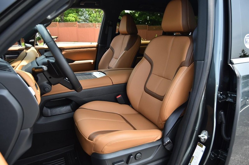 Nissan Armada Vehicle Image 24