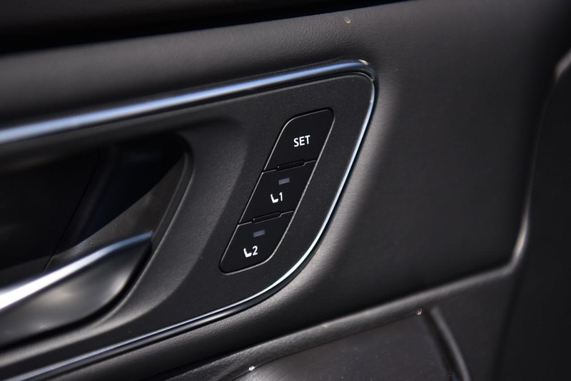 Nissan Rogue Vehicle Image 10