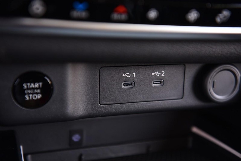Nissan Rogue Vehicle Image 17