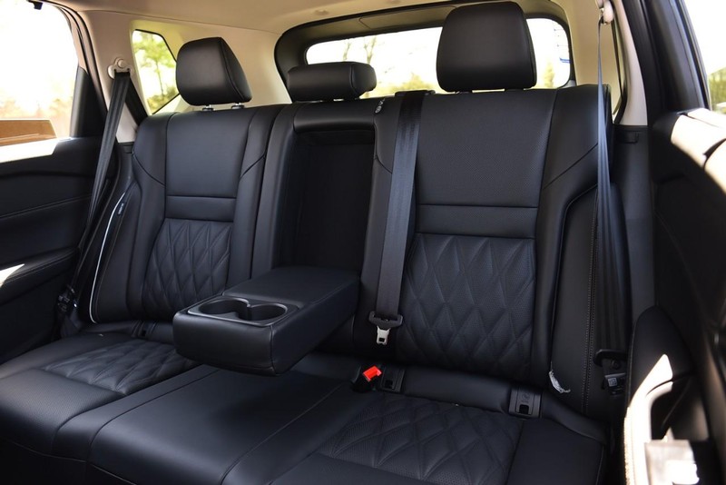 Nissan Rogue Vehicle Image 24