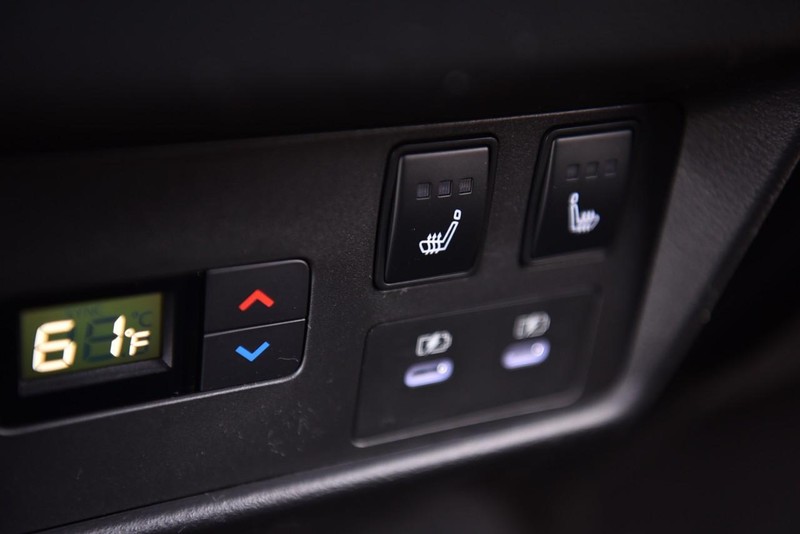 Nissan Rogue Vehicle Image 26