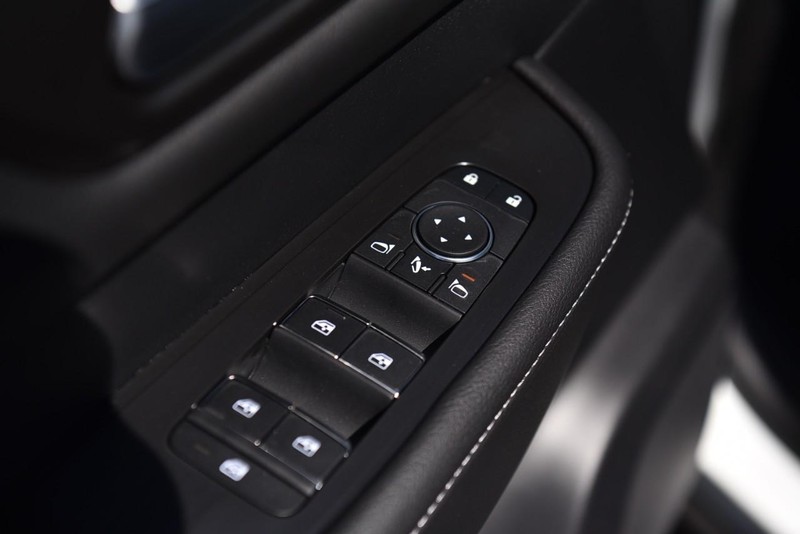Nissan Armada Vehicle Image 09