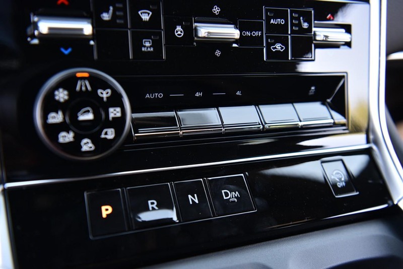 Nissan Armada Vehicle Image 18