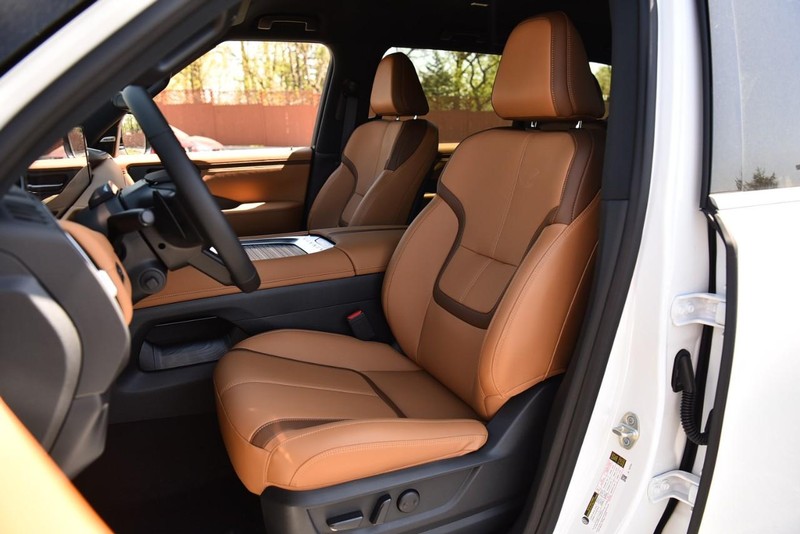Nissan Armada Vehicle Image 25