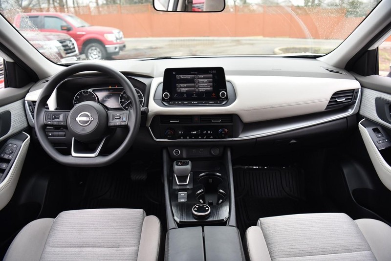 Nissan Rogue Vehicle Image 07